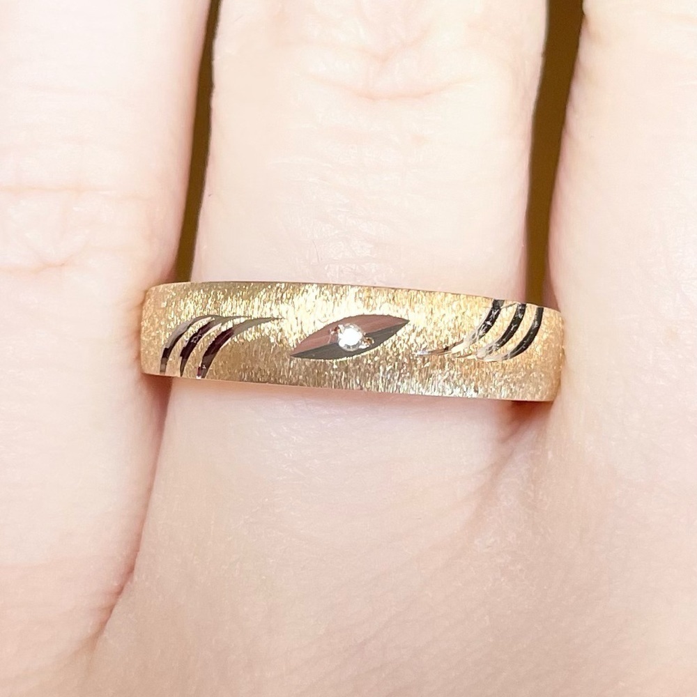 Thick 5mm 10k solid yellow gold diamond accent men’s wedding band matte ring - Picture 3 of 9
